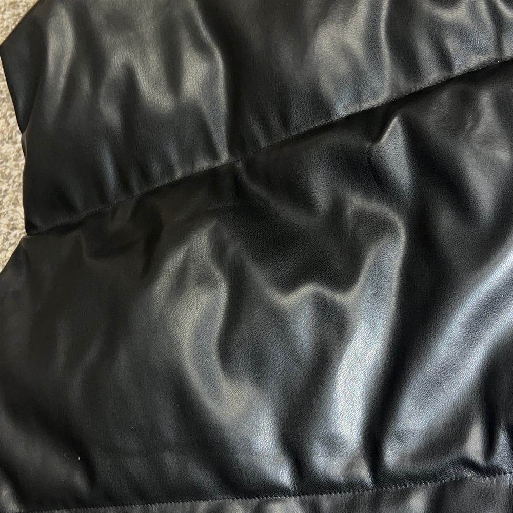 SHEIN Black Puffer Vest - Picture 10 of 11